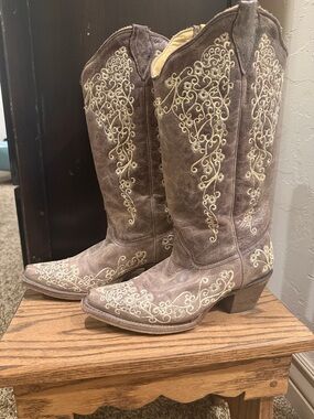Women’s Embroidered Taupe Heeled Cowboy Boots